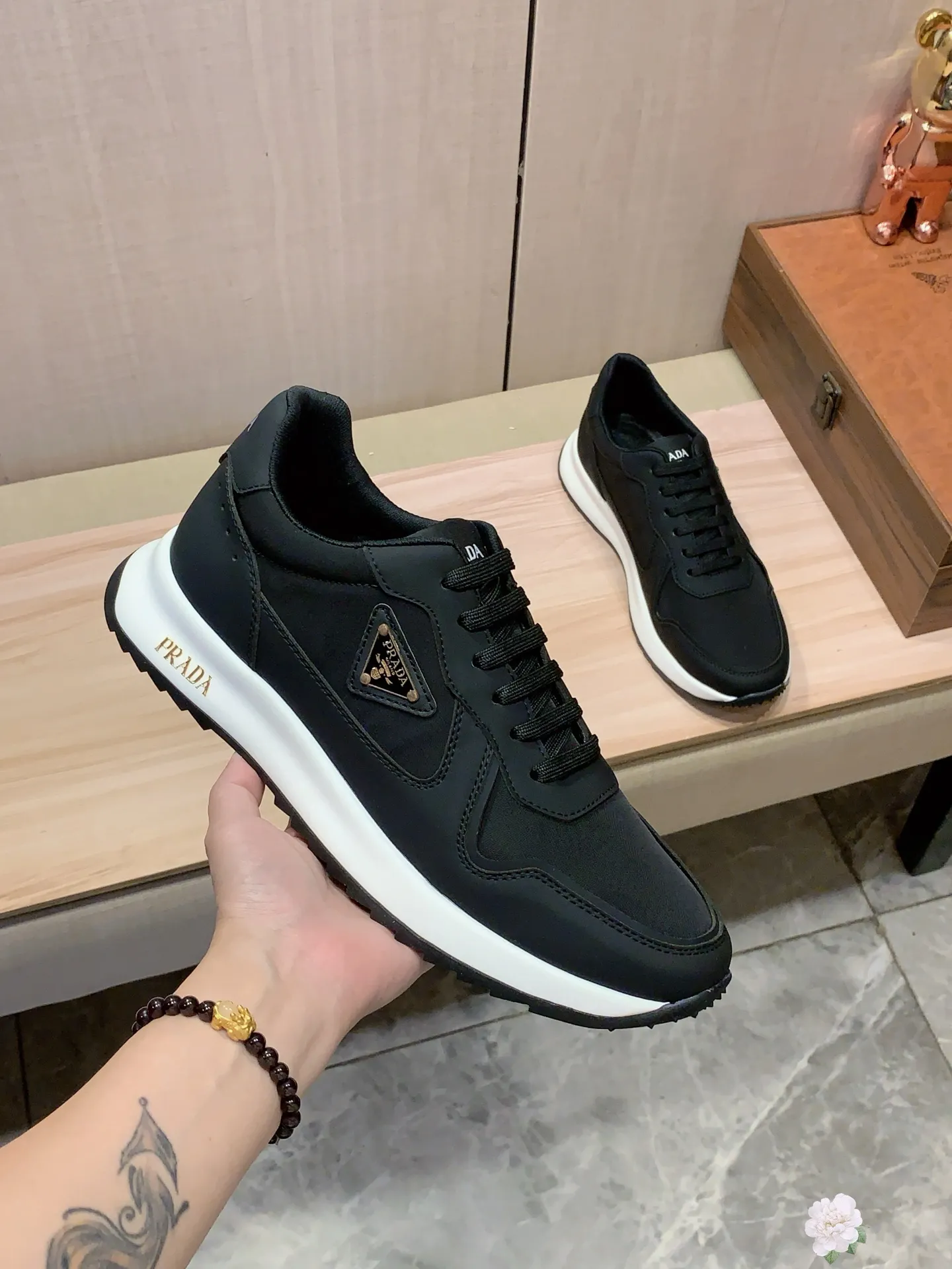 Men's men's shoes💰460💰💰🎩🎩[Lightning][Lightning] "PRADA*" The latest and most popular casual shoes, top brand [seduce] luxury ~ purchasing agency, top ~ quality. [Strong] The upper is made of imported breathable cowhide with material ➕ breathable sheepskin feet (•) and fine workmanship. The original stylish and stylish soft rubber wear-resistant and non-slip outsole is light and comfortable on the feet. The real thing looks better when photographed in person. 0121: code: 38-44, 4️⃣ colors selected